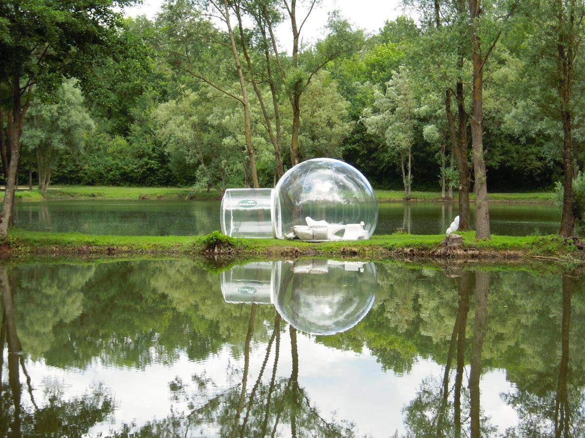 Wer zwar mit der Natur im Einklang sein möchte, sich aber in luftiger Höhe unwohl fühlt, für den sind die Bubble Trees des französischen Designers Pierre Stéphane Dumas genau das Richtige.