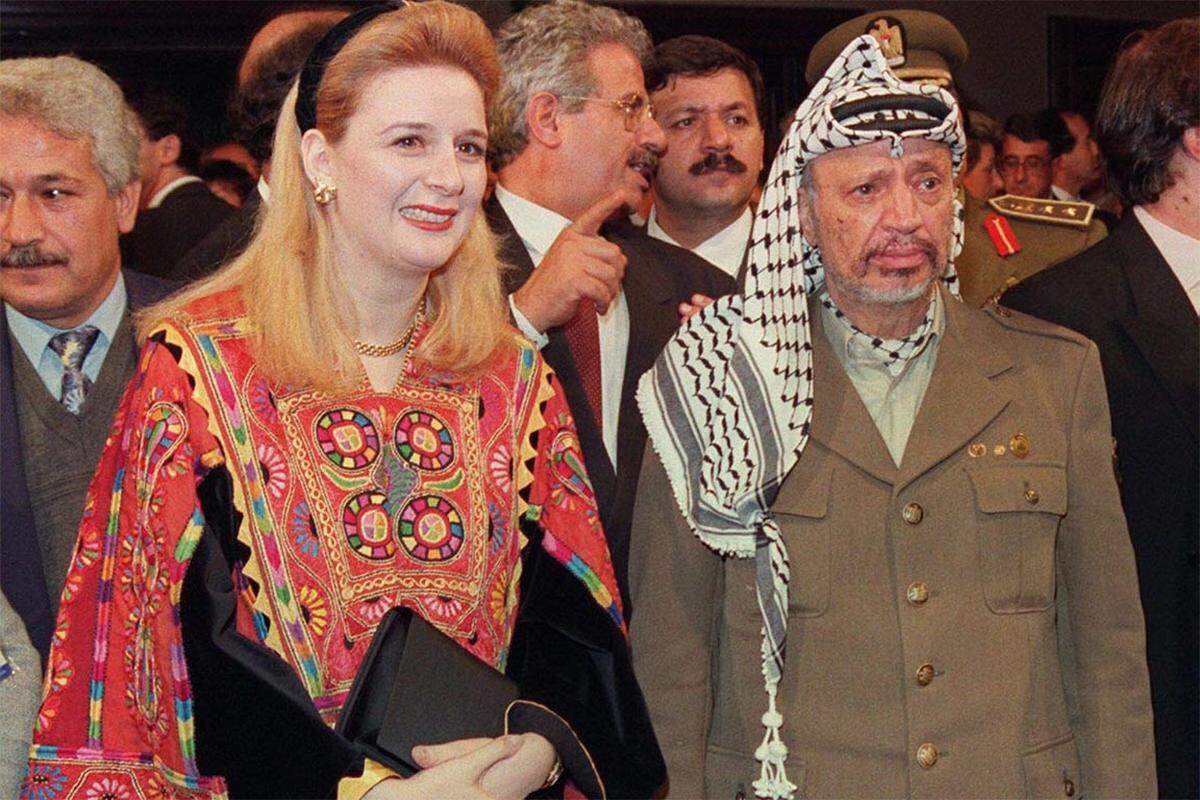 Seit 1992 war Arafat mit seiner Assistentin Suha al-Tawil verheiratet, die jedoch im Exil lebt. Die beiden haben eine Tochter, Zahwa.