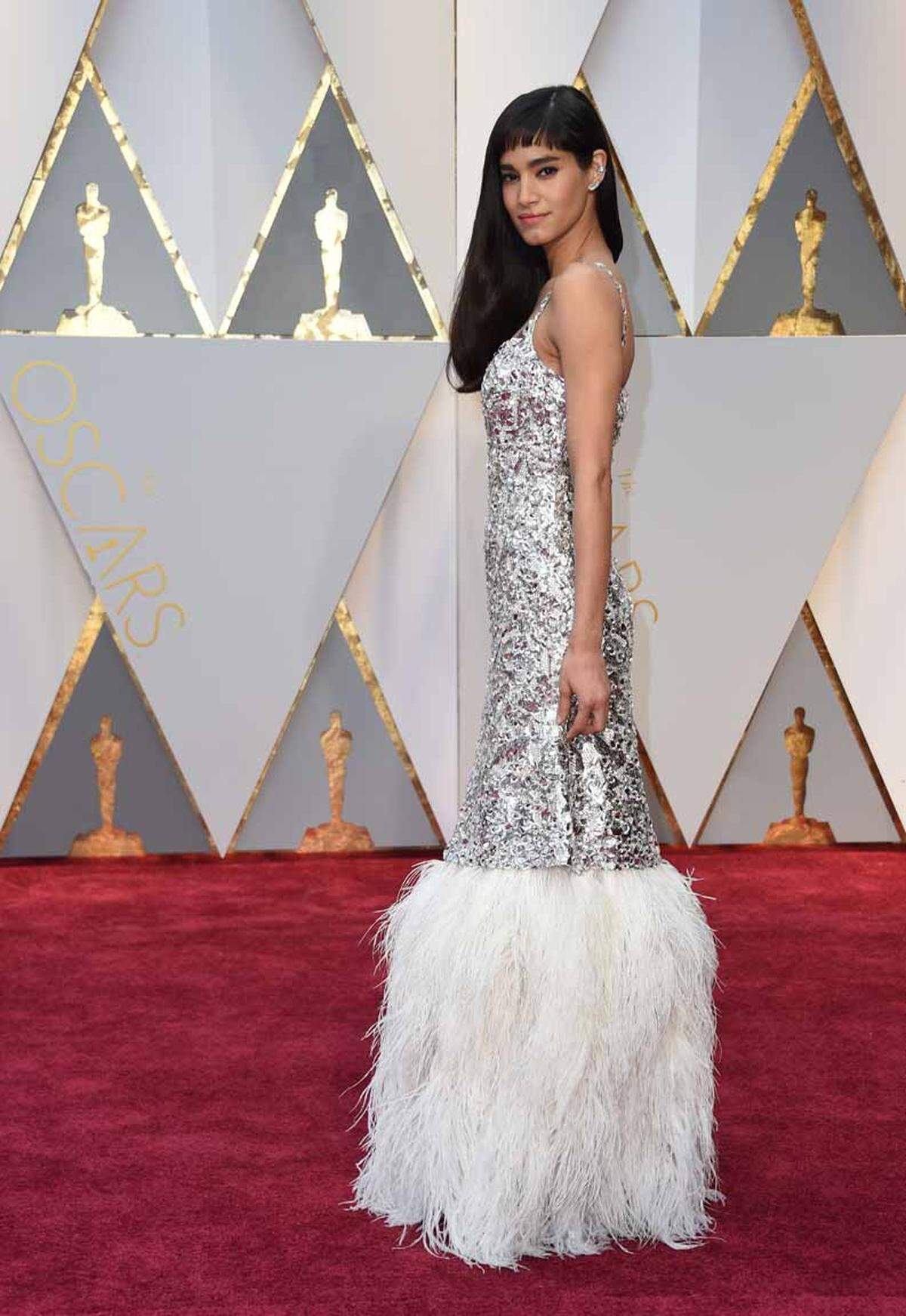 Weniger Pailletten oder Federn hätten dem Kleid (Chanel Haute Couture) von Sofia Boutella gut getan.