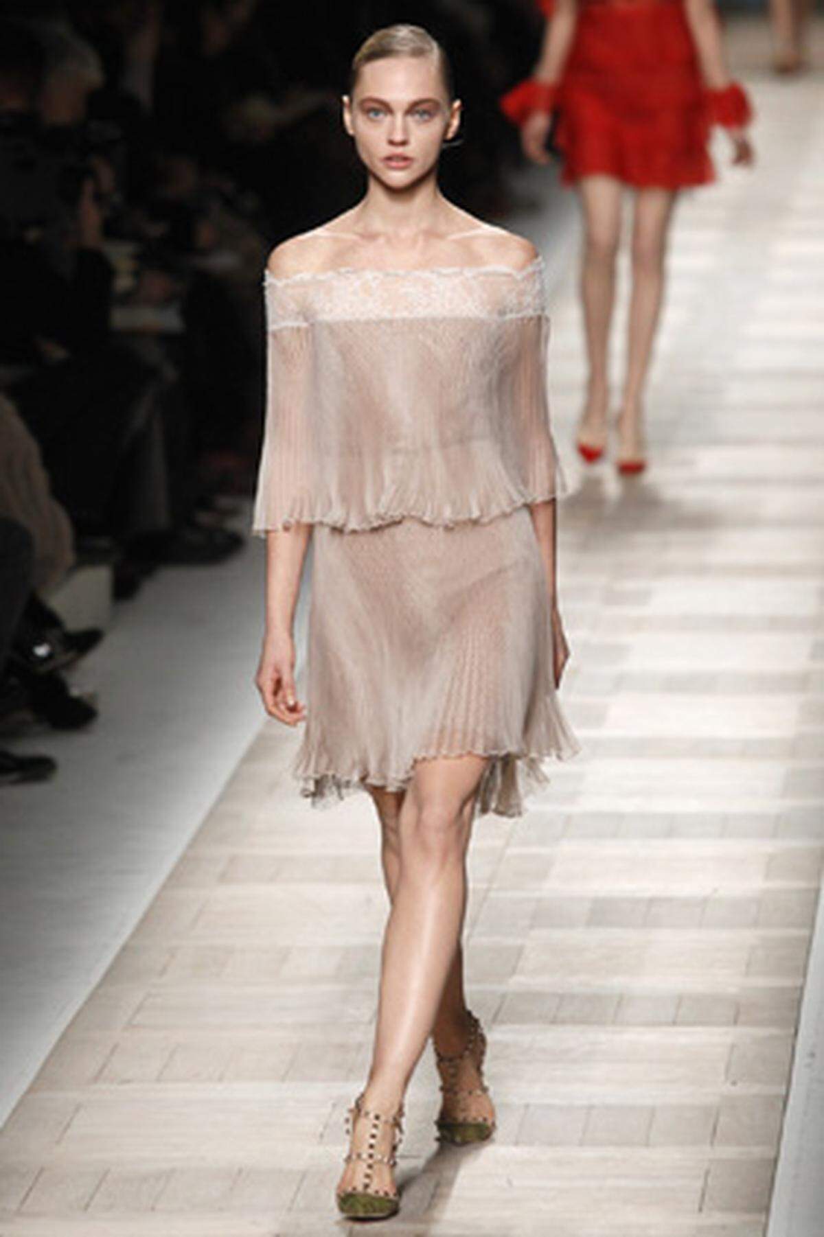 Valentino: Paris. HW 10/11