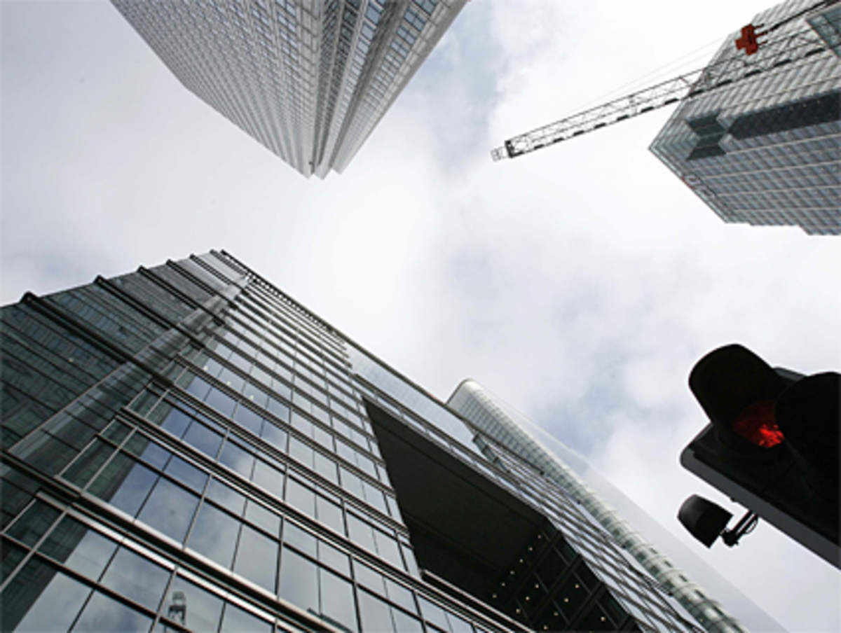 Die Aussichten für die Weltwirtschaft in diesem Jahr könnten nicht schlechter sein. Der Internationale Währungsfonds (IWF) und die Weltbank sind sich einig, dass die Weltwirtschaft erstmals seit 60 Jahren schrumpfen wird.In seiner jüngsten Prognose rechnet der Fonds mit einem Minus zwischen 0,5 und 1 Prozent. Nach Ansicht der Weltbank wird allein die globale Industrieproduktion bis Mitte des Jahres um 15 Prozent unter dem Wert des Vorjahres liegen.