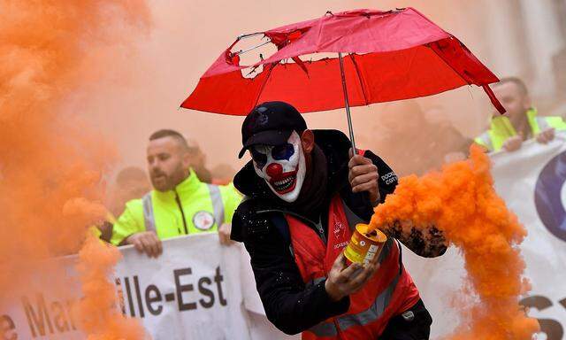 Generalstreik am "Schwarzen Donnerstag", im Bild eine Protestaktion in Mariseille.