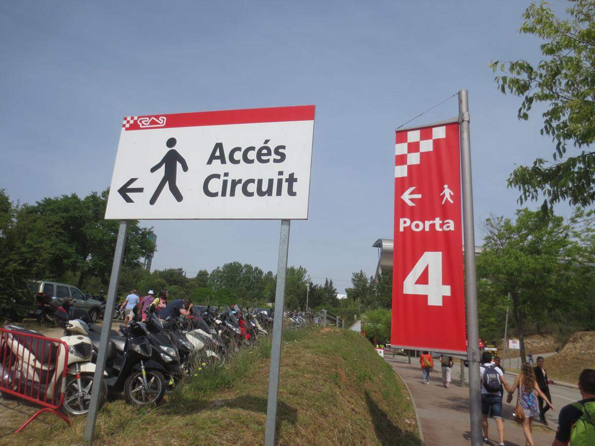 Der Weg zu der Tribüne C des Circuit de Barcelona-Catalunya ist ziemlich gut beschildert.