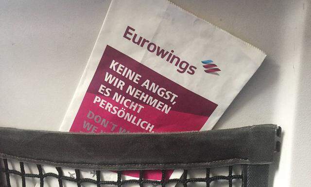 Kotztuete in einem Flugzeug der Airline Eurowings 17 06 2017