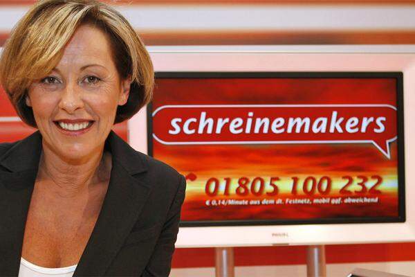 Die deutsche TV-Moderatorin Margarethe Schreinemakers versaute sich mit ihrer Steuerflucht nach Belgien die Karriere. Als sie sich zu den Vorwürfen im TV live äußern wollte, brach der TV-Sender Sat.1 die Sendung ab und Schreinemakers war ihren Job los.