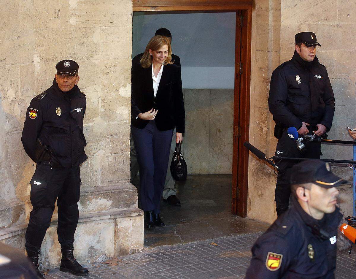 Die spanische Infantin Cristina de Borbon verl&auml;sst hier ein Gericht in Palma de Mallorca. Ein Ermittlungsrichter wirft ihrem Mann und ihr Geldw&auml;sche und Steuerbetrug vor.  8. Februar 2014