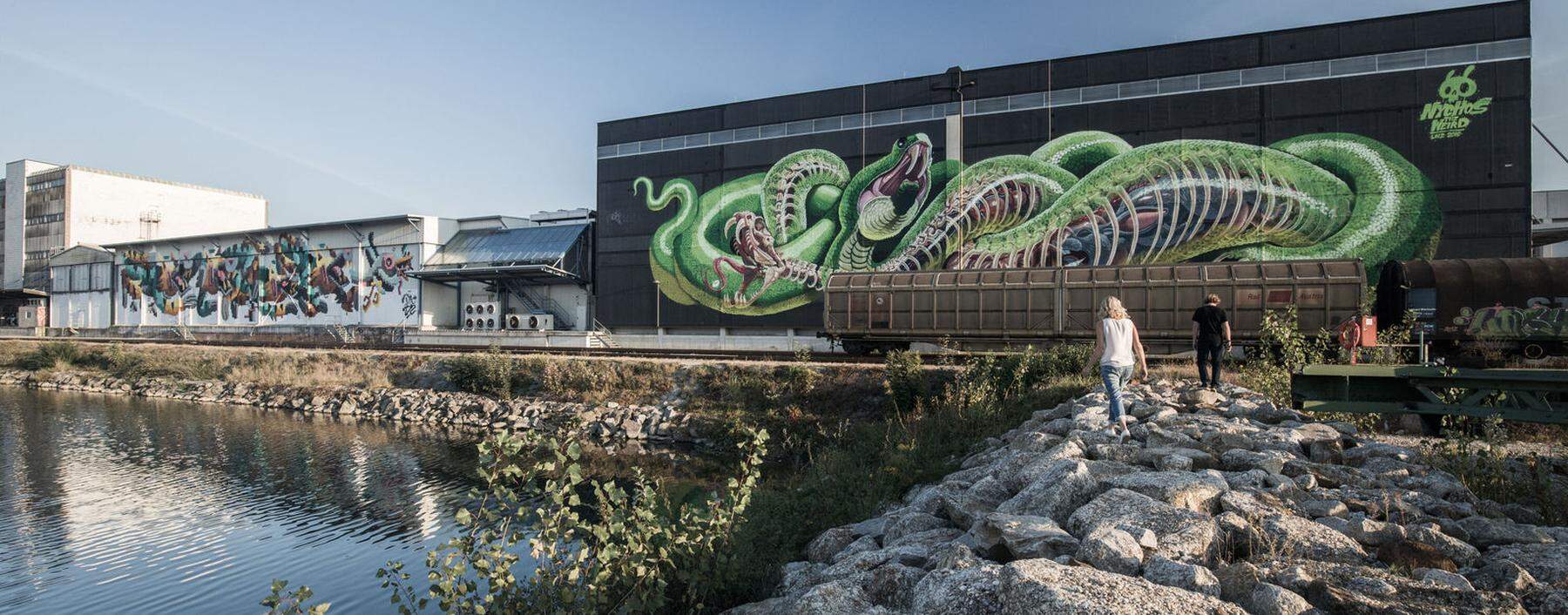 Mural Harbour in Linz: Europas größte Sammlung von Graffiti und Murali im Freien, im Hafengelände an der Donau.