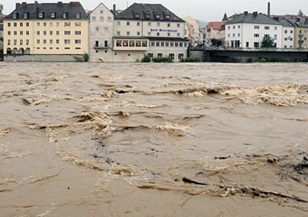 Erstes Aufatmen in den Hochwassergebieten in Nieder- und Oberösterreich: Der Dauerregen ist zu Ende, in Ober- und Niederösterreich hat sich die Lage in der Nacht auf Donnerstag leicht entspannt. Entwarnung kann aber noch nicht gegeben werden.  Der Dauerregen führte am in den vergangenen Tagen besonders im Osten Österreich zu Pegelhöchstständen und Überschwemmungen.