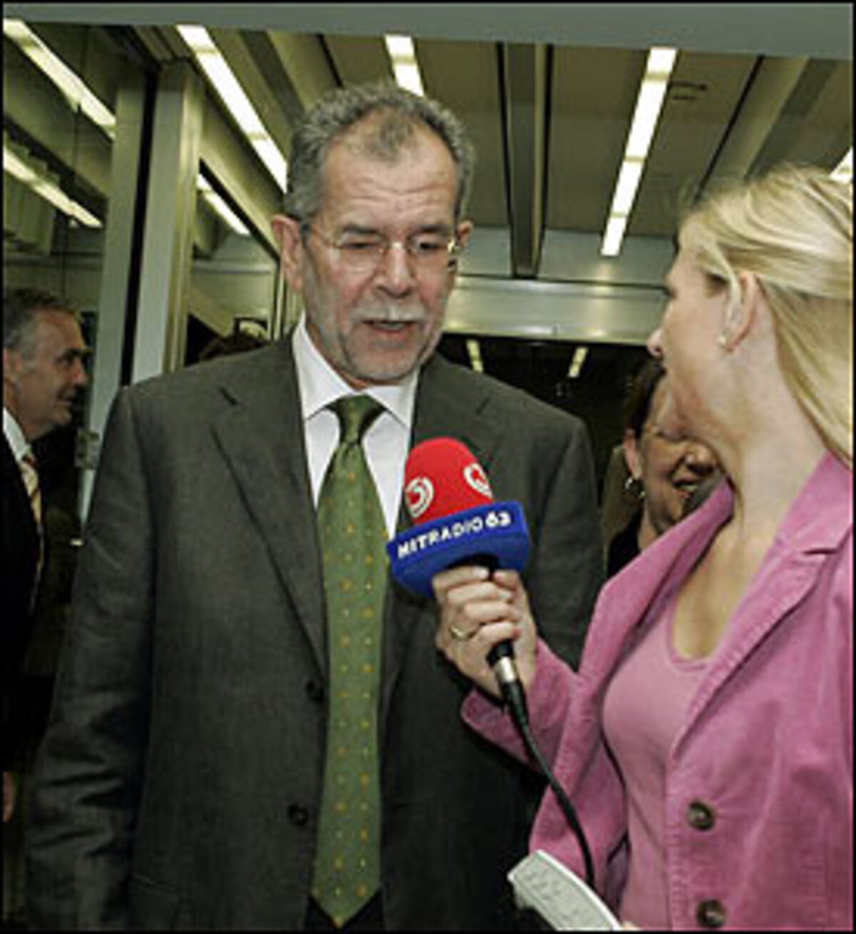 "Den will ich sehen, der mir vorwirft, kein guter Österreicher zu sein. Dem möchte ich nicht im Dunklen begegnen" Grünen-Chef Alexander Van der Bellen wird emotional.