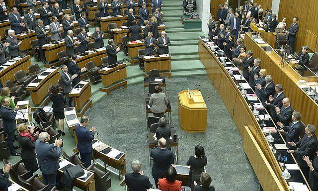 Parlament: Koalition will Spesen- und Mitarbeiterbudget aufbessern 