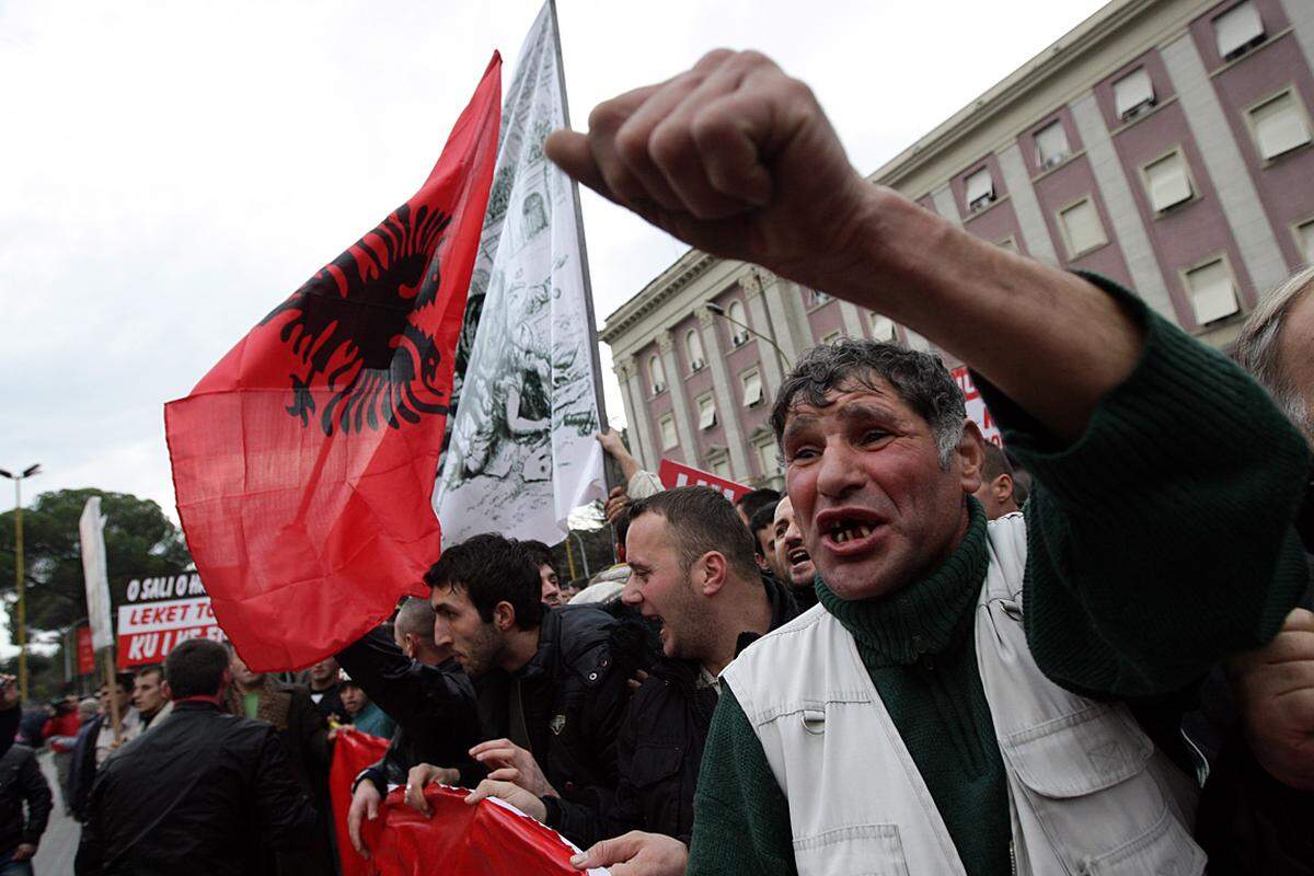 In Tirana ist am Freitag eine Demonstration gegen die albanische Regierung eskaliert.