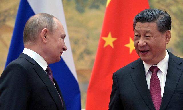 Archivbild vom Februar 2022 von Wladimir Putin (li.) und Xi Jinping.