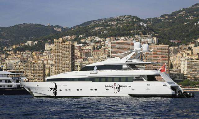 Motoryacht Indigo Star vor Anker vor Monaco Die 38 Meter lange Yacht wurde 1995 von der italienisch