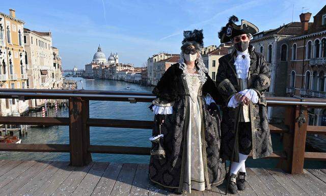 ITALY-CARNIVAL-VENICE-HEALTH-VIRUS