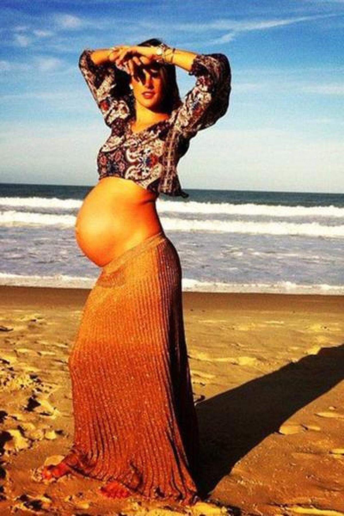 Der brasilianische Engel Alessandra Ambrosio brachte ihr zweites Kind zur Welt. Kurz vor der Niederkunft posierte sie noch am Strand.