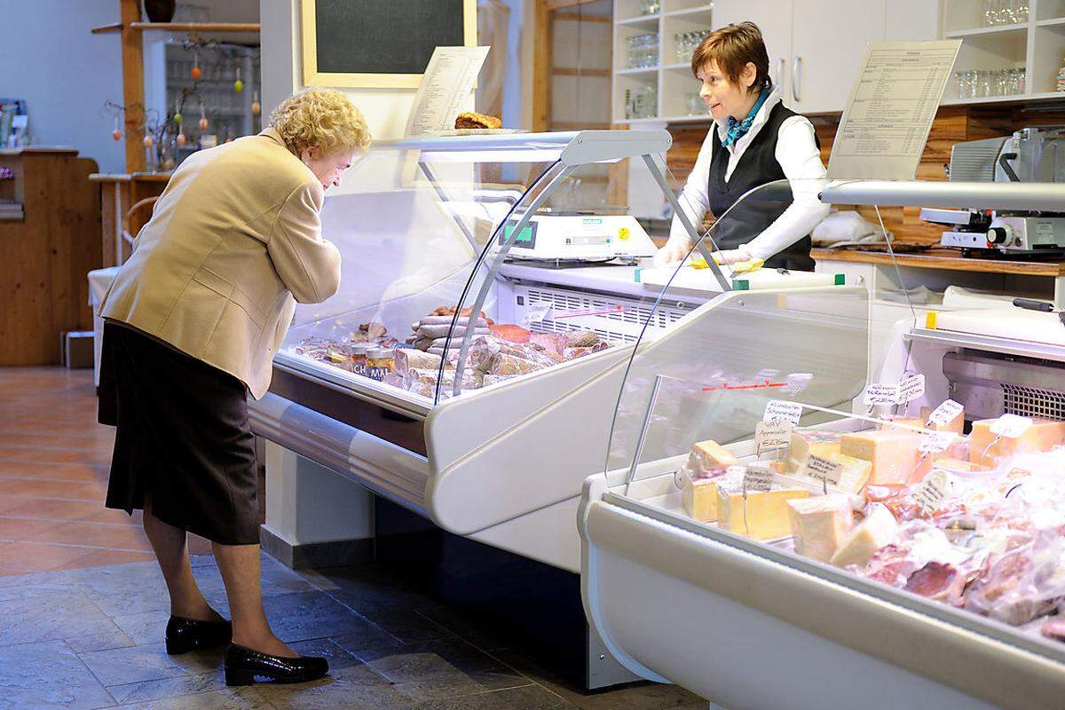 Verkauft wird das Fleisch in der hauseigenen Greisslerei mit Café sowie via Online-Shop.