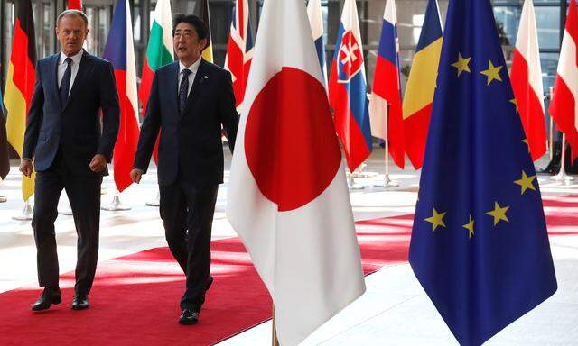 Donald Tusk und Shinzō Abe.