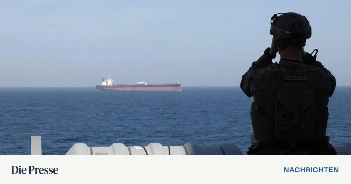 In-der-Stra-e-von-Hormus-gestrandeter-Kapit-n-Wir-wollen-einfach-nur-nach-Hause-premium-