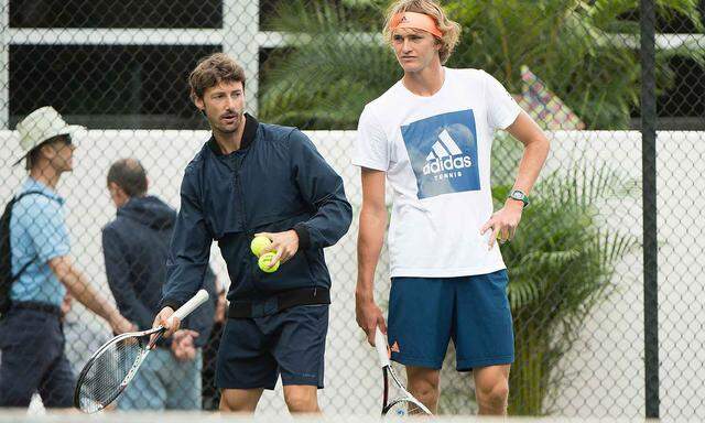 Juan Carlos Ferrero war selbst ein Star der Tennisszene, jetzt zeigt er dem Deutschen Alexander Zverev die richtigen Schläge vor.