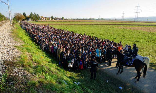 AFP PICTURES OF THE YEAR 2015-SLOVENIA-EUROPE-MIGRANTS