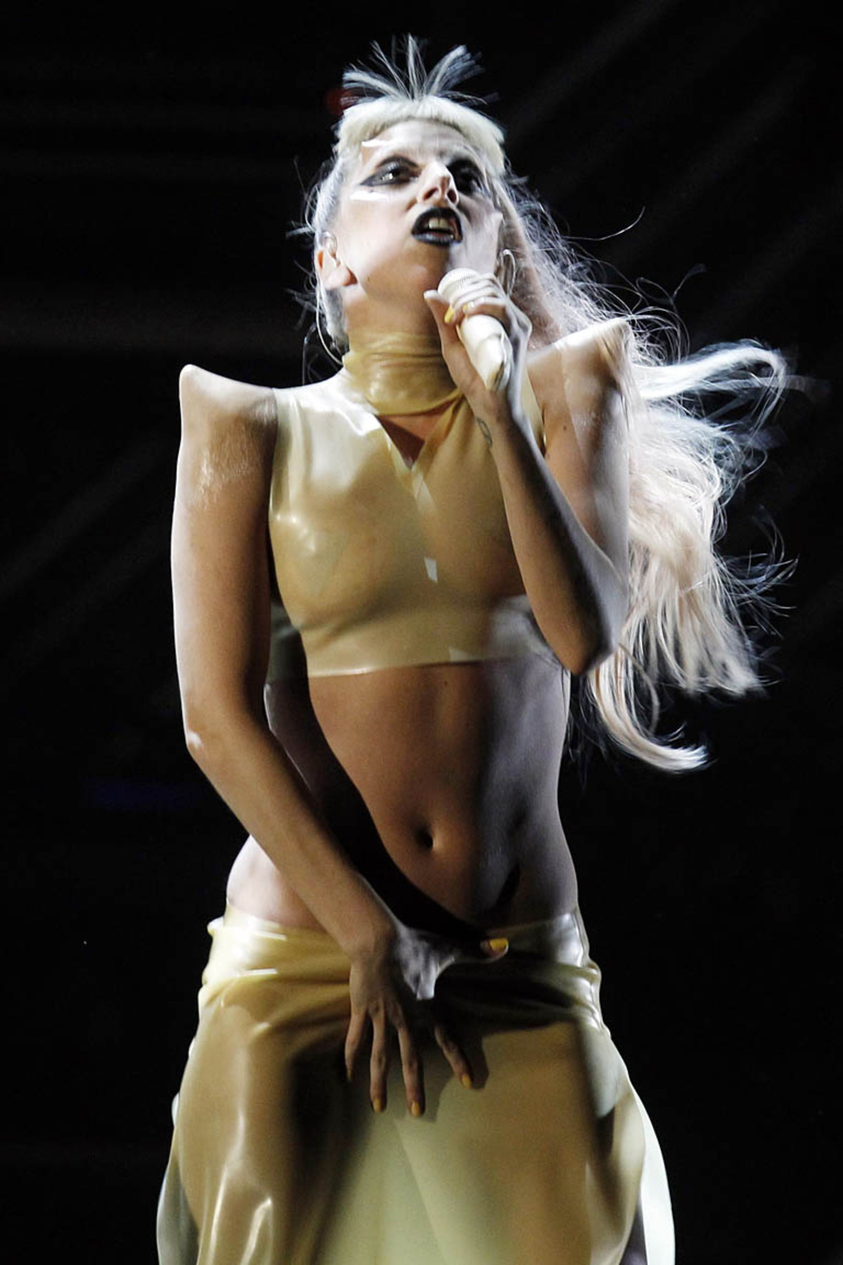 ... sang ihre neue Single "Born this Way". Kein Wunder, dass sie zur Besten Popsängerin gekürt wurde. Sie bekam den Preis für "Bad Romance".