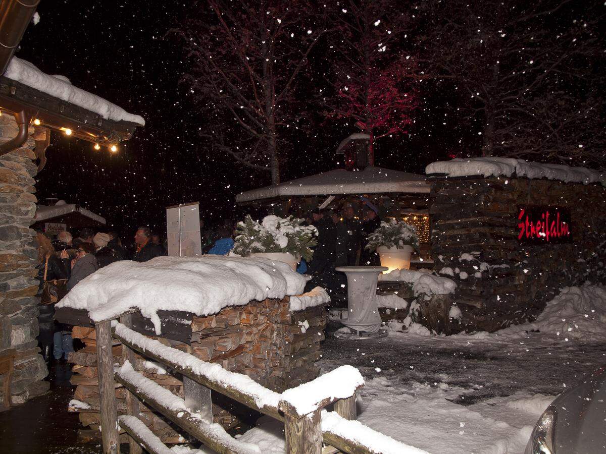 Winterliches Idyll im verschneiten Kitzbühel.