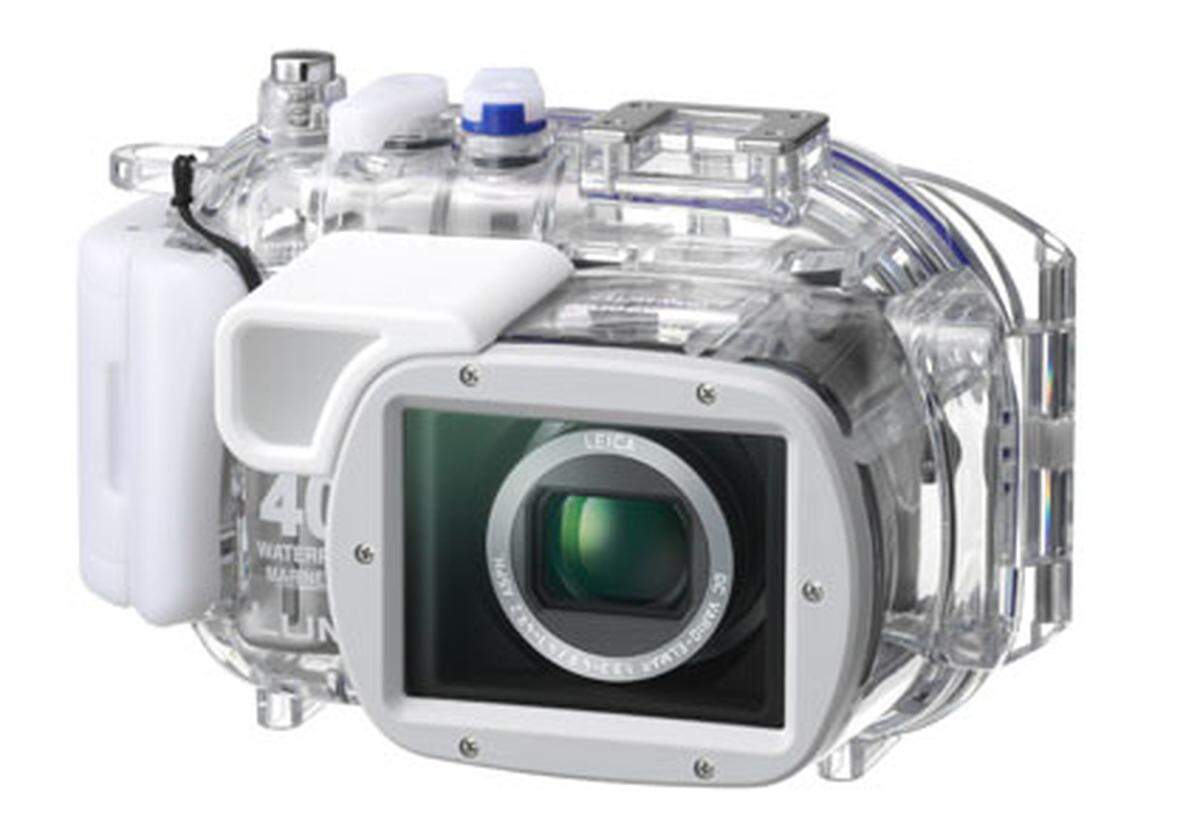 Das neue Tauchgehäuse DMW-MCTZ7 macht die Panasonic Lumix TZ7 zur echten Unterwasserkamera. In bis zu 40 Meter Tiefe schießt sie gestochen scharfe Fotos mit einer Auflösung von zehn Megapixeln und Videos im High-Definition-Format 720p. Der zwölffache optische Zoom, der im Superweitwinkelbereich von 25 Millimetern ­beginnt, holt Fische und Korallen auch beim Filmen formatfüllend ins Bild. Die Kamera kostet 430, das Gehäuse 280 Euro. www.panasonic.at