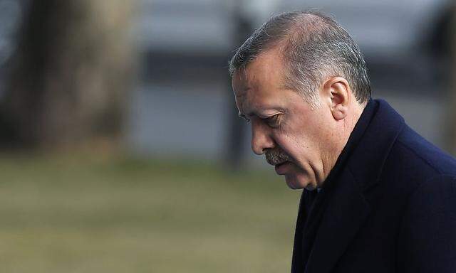 Recep Tayyip Erdogan am Montag vor der Sitzung des neuen Kabinetts 