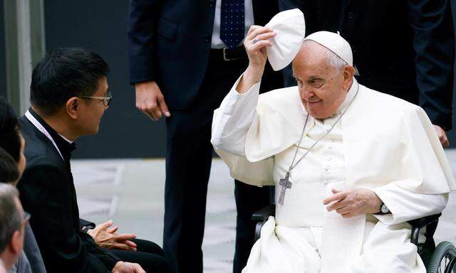 Papst Franziskus hat seinen wohl größten Kritiker unter den Bischöfen des Amtes enthoben.