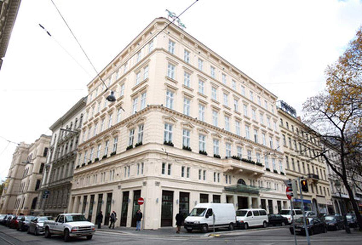 Ein Gläubiger der EWH ist die Bank Austria, die nach eigener Aussage Pfandrechte auf die Al Jaber Hotels "The Ring" und "Grand Hotel" hat und einen Exekutionsantrag stellen wird. Al Jaber sei Zahlungsverpflichtungen in Höhe von neun Millionen Euro nicht nachgekommen.