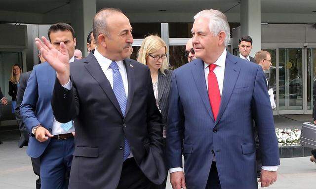 US-Außenminister Tillerson (re) mit seinem türkischen Amtskollegen Cavusoglu. 