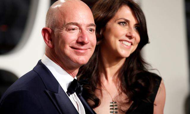 Jeff Bezos und seine Frau seit 25 Jahren, die Schriftstellerin MacKenzie, gehen seit wenigen Monaten getrennte Wege. 