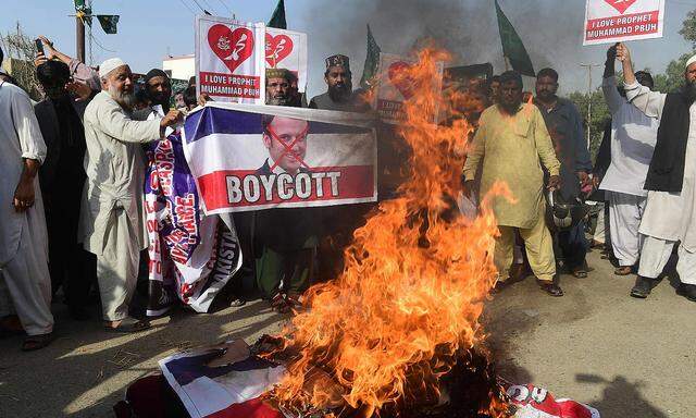 Ein Protest gegen die Mohammed-Karikaturen und gegen Frankreichs Präsident Macron in der pakistanischen Stadt Karachi.