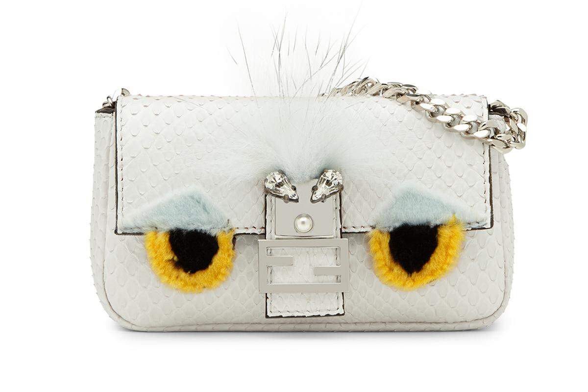 Weiße Clutch von Fendi.