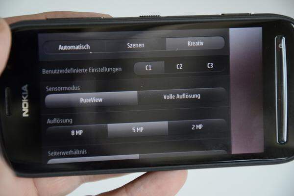 Standardmäßig ist das Gerät auf eine Auflösung von 5 Megapixel eingestellt. Wer den PureView-Modus deaktiviert, kann bis zu 38 Megapixel große Fotos machen. Es folgen Beispielsaufnahmen, die mit dem Nokia 808 PureView gemacht wurden