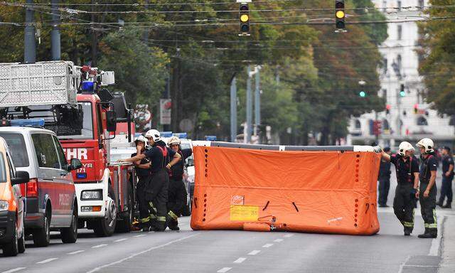 GROSSEINSATZ DER POLIZEI VOR PARLAMENT IN WIEN