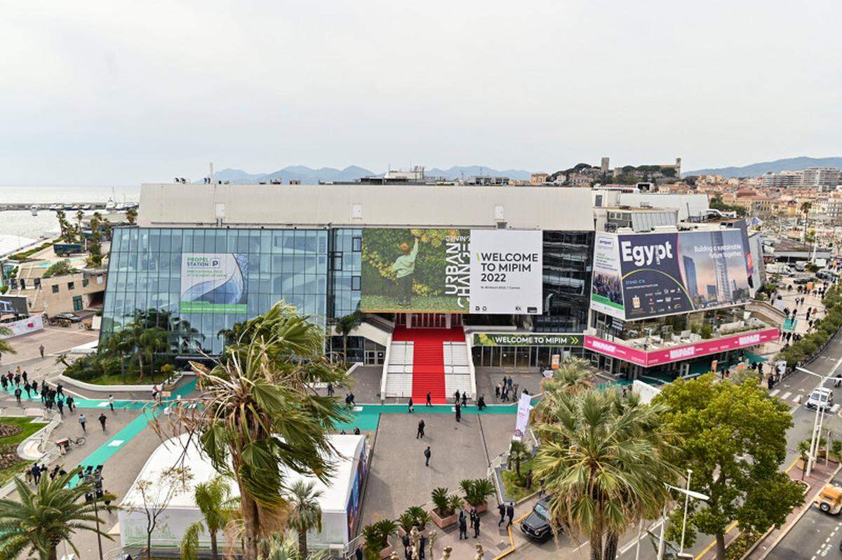 Seit dem 15. März 2022 findet die viertägige Immobilienmesse MIPIM im Plais de Festival in Cannes statt.