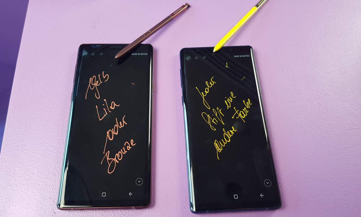 Der Schwerpunkt des Galaxy Note 9 lag dieses Mal eindeutig auf dem S-Pen. Beim Design und dem Format scheint die Fahnenstange erreicht zu sein. Da gibt es auch nichts zu meckern. Das Gerät liegt gut in der Hand und hat eine angenehme Größe; zum Lesen, Arbeiten und Mitschreiben.