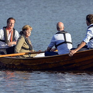 Konservativer Gipfel in Schweden. Alle sitzen in einem Boot (v.li.): David Cameron, Angela Merkel, Fredrik Reinfeldt und Mark Rutte.