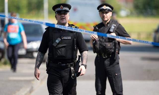 Polizisten nach dem Anschlag in Manchester