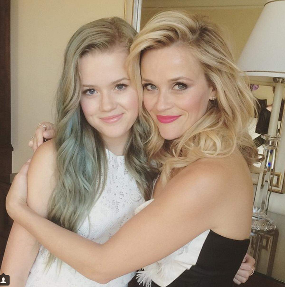 Als Schwestern durchgehen könnten aber auch Hollywood-Schauspielerin Reese Witherspoon und ihre 15-jährige Tochter Ava Philippe.