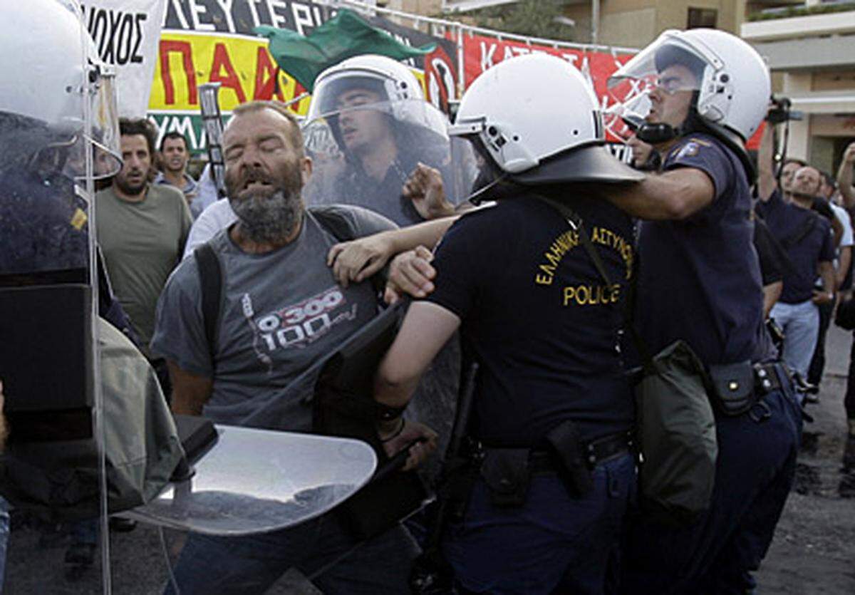 ... und rund 20 Städten in Griechenland, darunter Thessaloniki, wo etwa 2000 Menschen auf die Straße gingen.