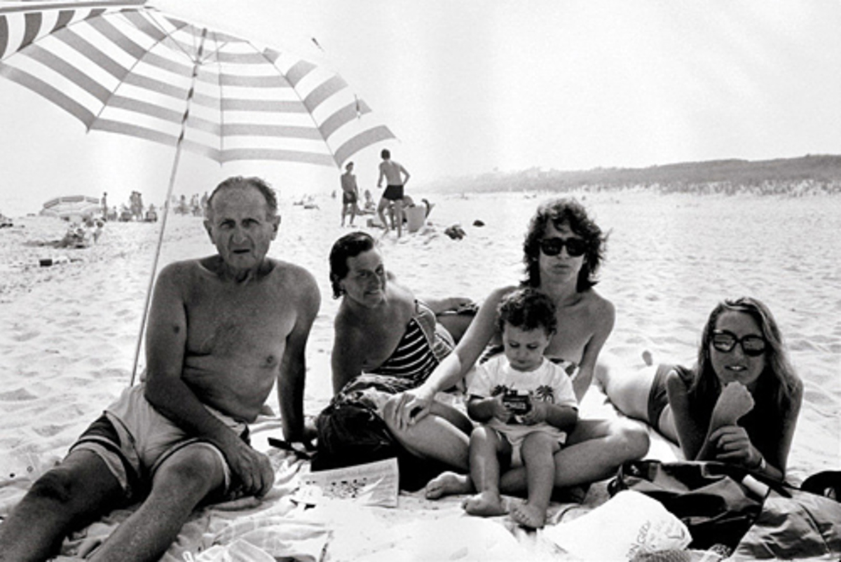 Annie Leibovitz mit ihrer Familie am Strand