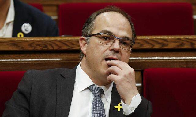 Catalan regional deputy Turull gestures during an investiture debate at Catalonia's regional parliament in Barcelona