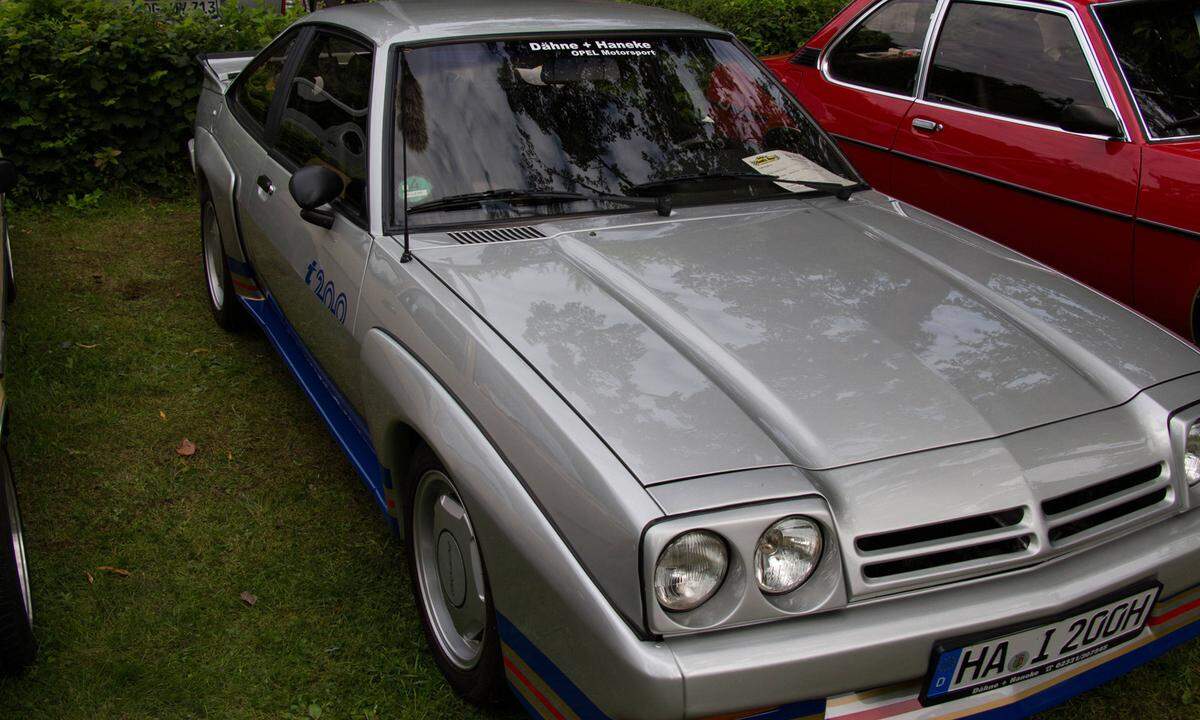 Der vielleicht populärste Wagen ist der Manta. Die Form mit der niedrigen Gürtellinie gibt dem Manta ein sportliches Aussehen. Die Wagen folgen damit dem Trend zum Ende der 1960er-Jahre. 1988 wird die Produktion nach über einer Million Wagen eingestellt.