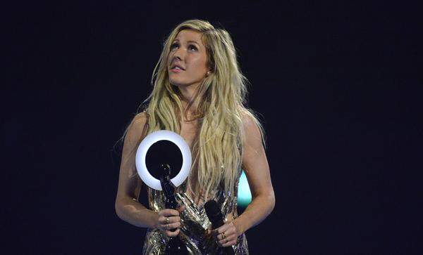 Auch viele Stars bekundeten ihr Beileid bereits auf Twitter. Sängerin Ellie Goulding schrieb etwa: "Ich kann es nicht glauben. Sogar wenn man denkt, man macht alles richtig gibt es Dinge, die nicht erklärt oder verstanden werden können. Zwei wundervolle Kinder. Ruhe in Frieden, Peaches."