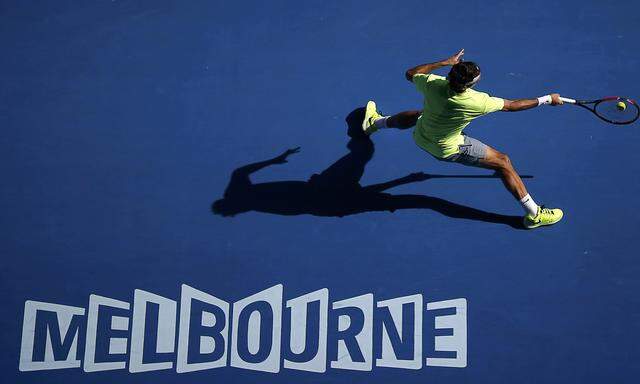 Roger Federer of Switzerland hits a return against Andreas Seppi of Italy during their men´s singles third round match at the Australian Open 2015 tennis tournament in Melbourne