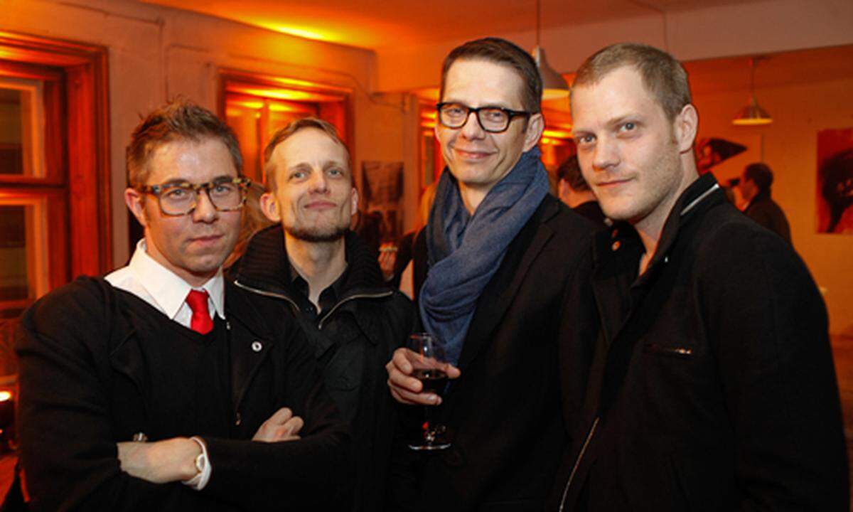 Schaufenster-Moderedakteur Daniel Kalt, Adrian Ortner, Stylist Nino Blazekovic, Filip Fiska (Hartmann Nordenholz)