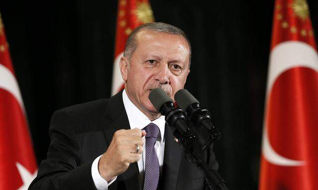 Turkey President Recep Tayyip Erdogan met with retirees during the Ramadan evening meal held in Best
