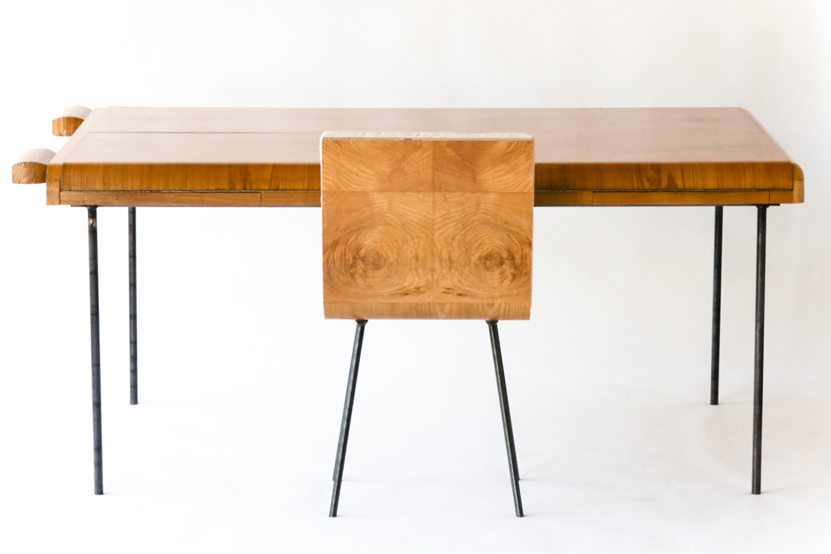 Auch hier handelt es sich um eine „längerfristige Skulptur“ von Erwin Wurm für die ak7-Edition.